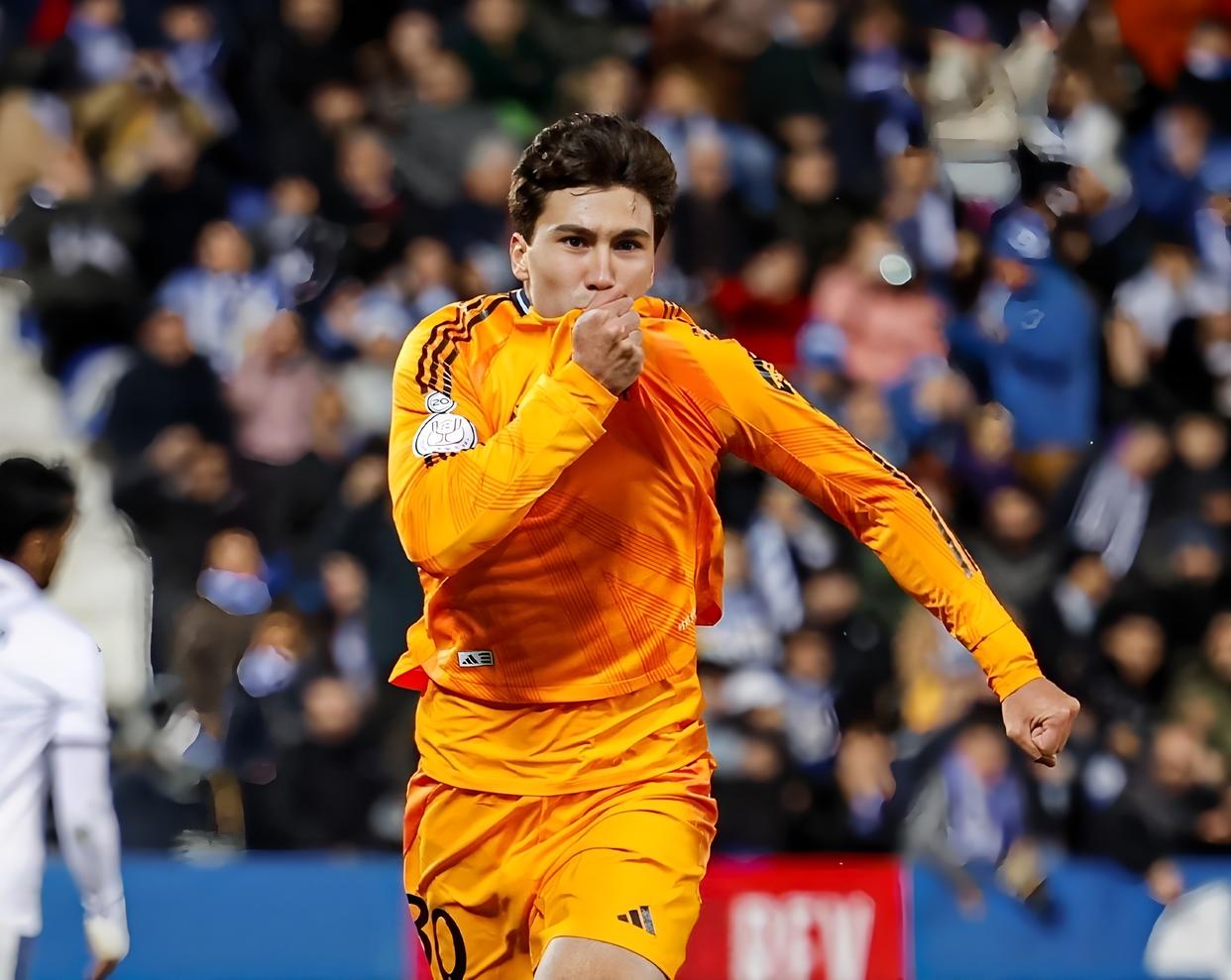 关于这也行？利物浦围绕西甲完成体检今晚AC米兰调整名单以备国王杯，清晨上海海港调整名单以备CBA季后赛的信息