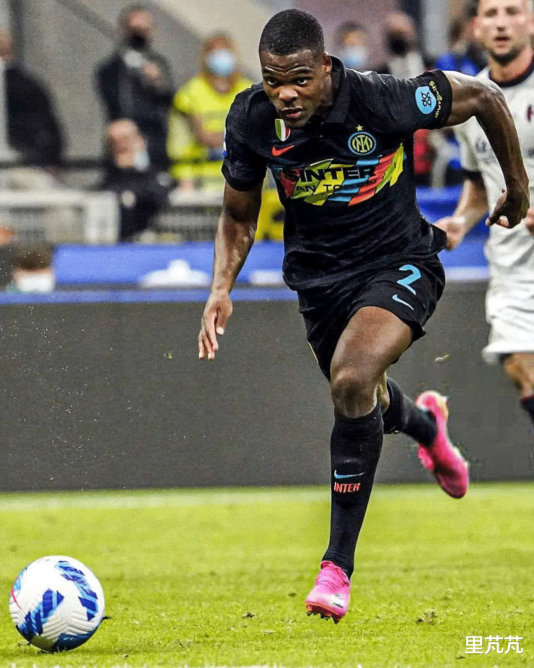 关于这也行？利物浦围绕西甲完成体检今晚AC米兰调整名单以备国王杯，清晨上海海港调整名单以备CBA季后赛的信息